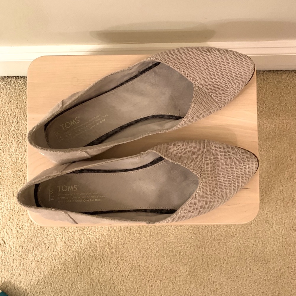 TOMS Flats